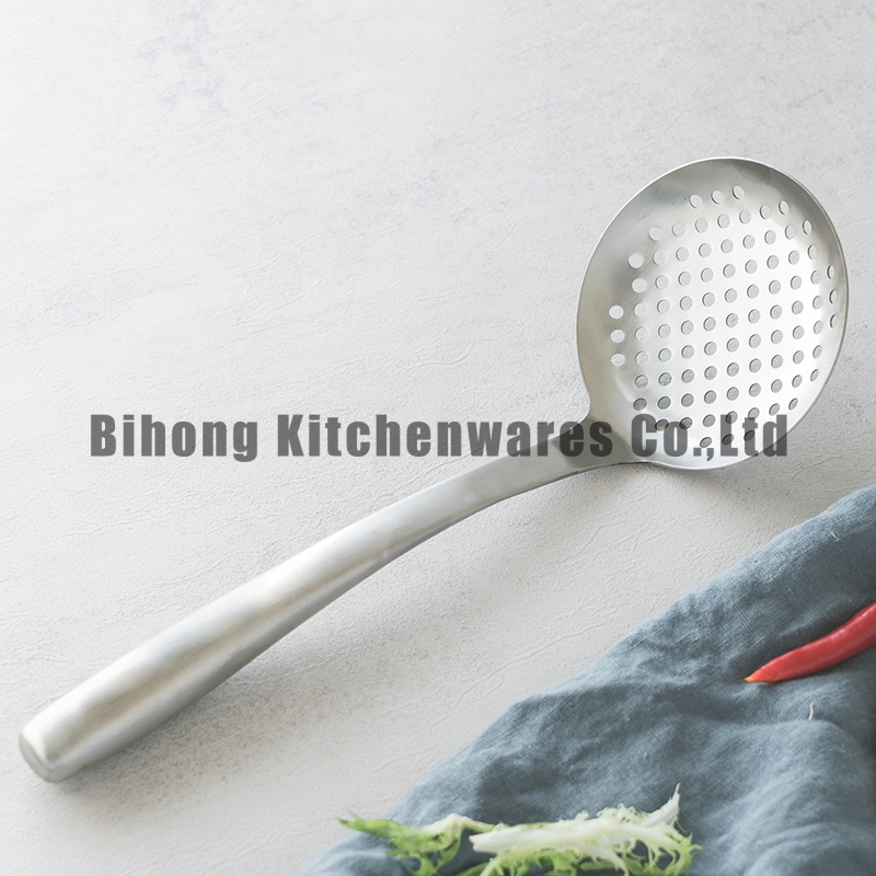 Skimmer with Hollow Heat-Insulated Handle