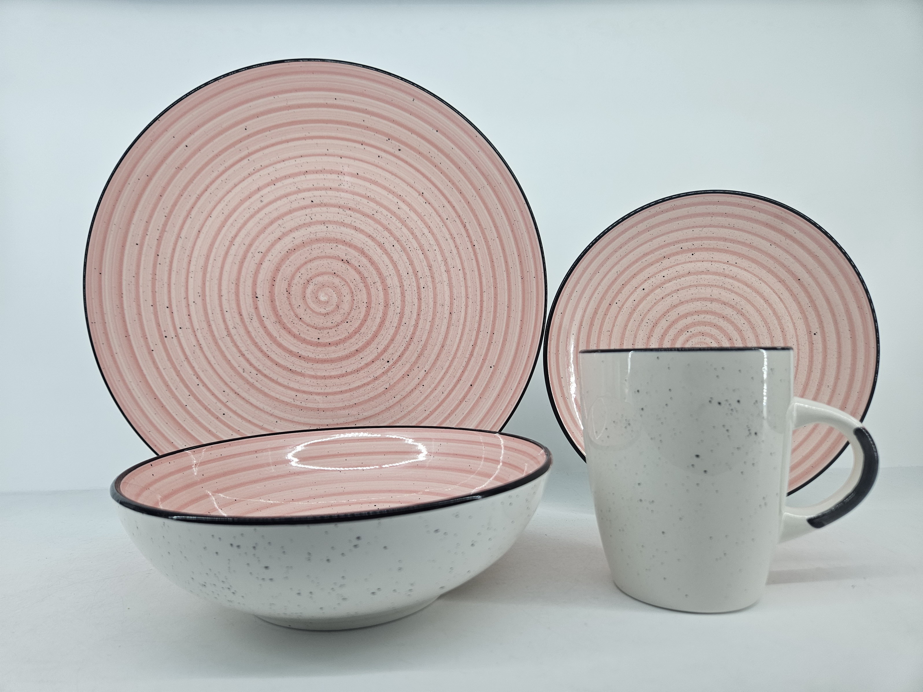 16-Piece Stoneware Handpainted Dinner Set with Golden Rim