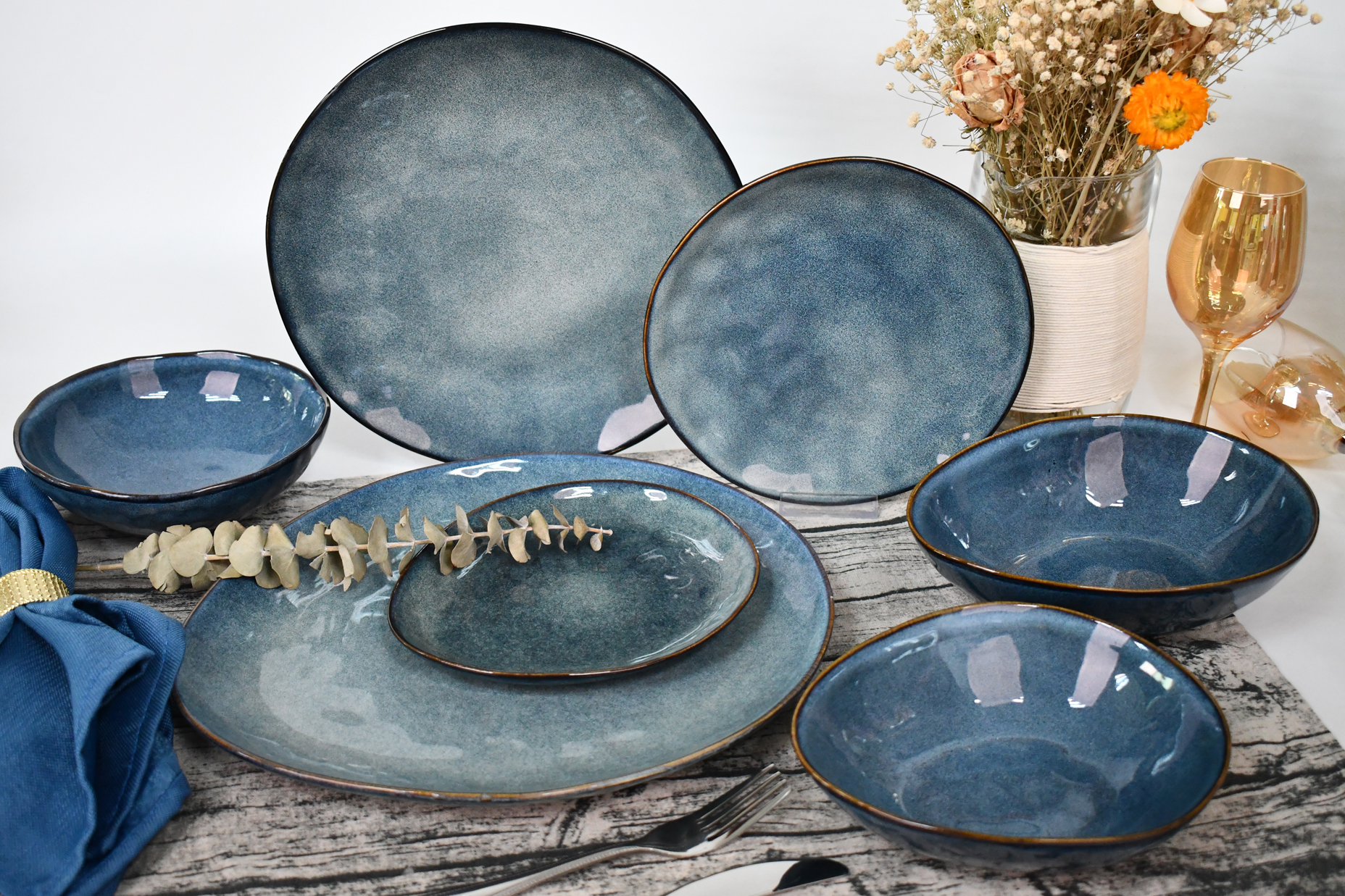 Ceramic Dinnerware Set with Egg-Shaped Plates