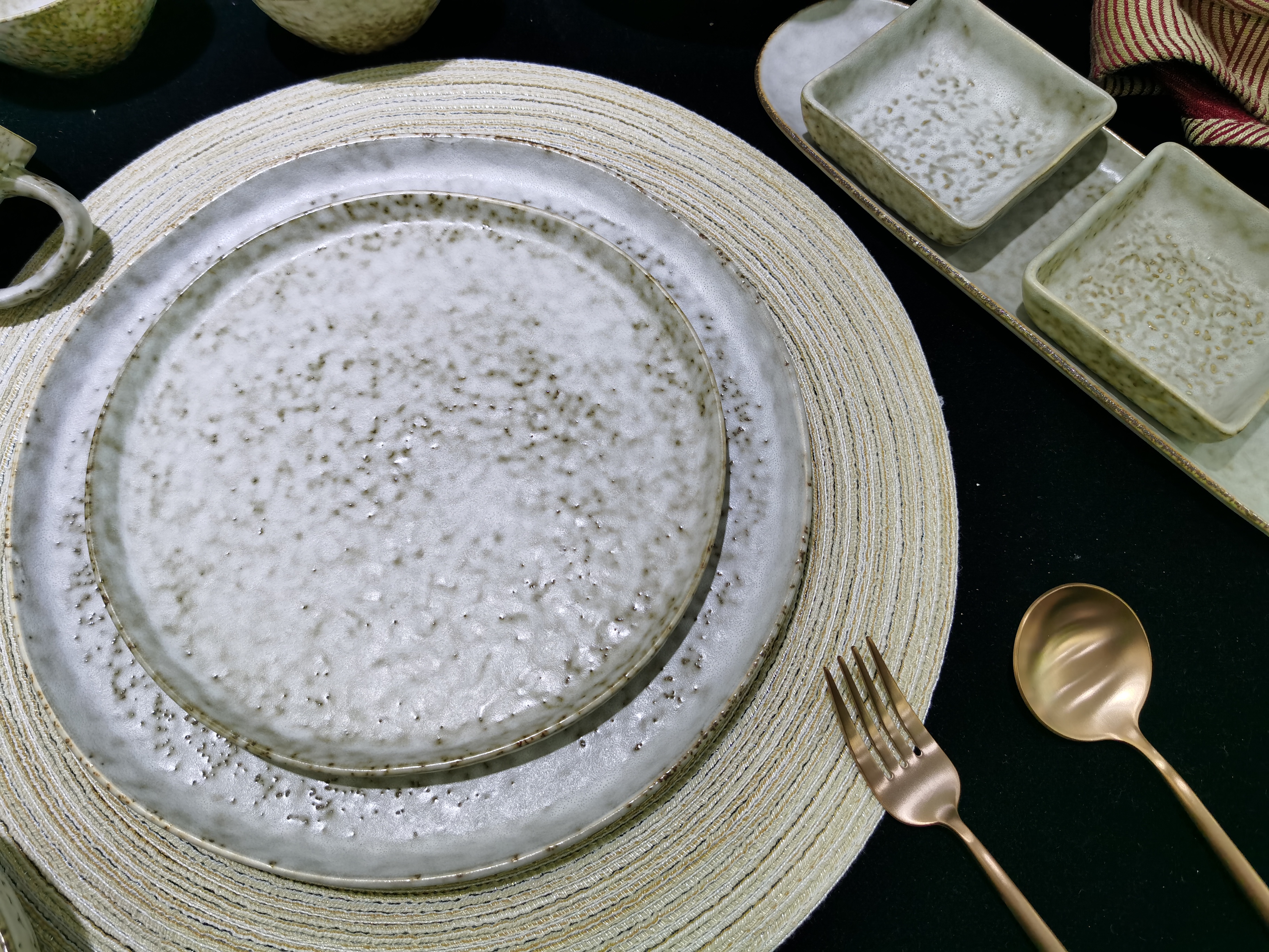 Stoneware Kitchenware Sets with Matte Finish