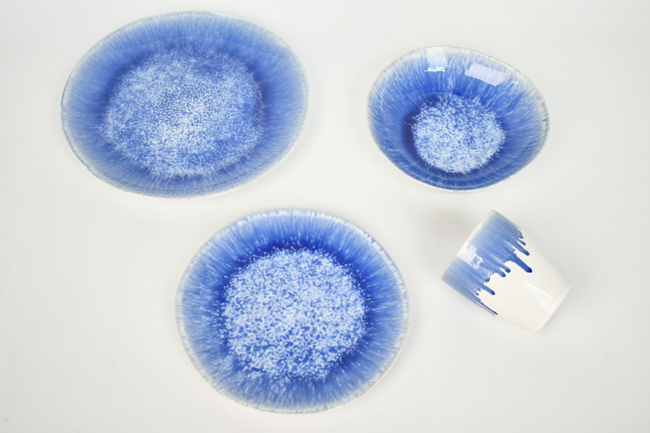 Dinner Set with Plates, Bowls, and Mugs