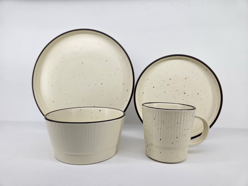 16-Piece Stoneware Glazed Dinner Set with Golden Rim