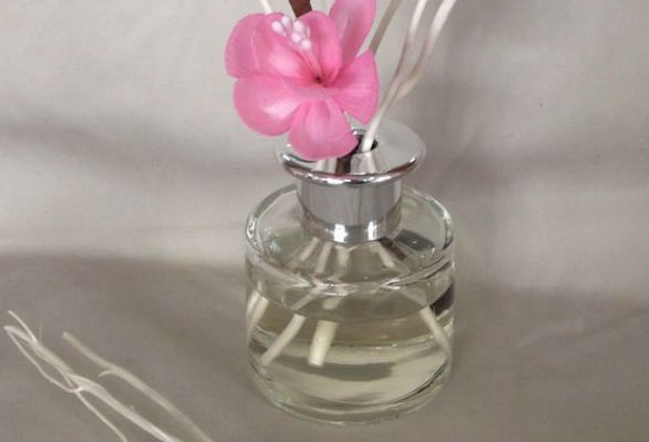 Aroma Diffuser Ornament with Replaceable Cotton Core