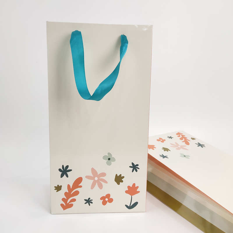 Luxury Customized Color Printing Paper Carry Bags