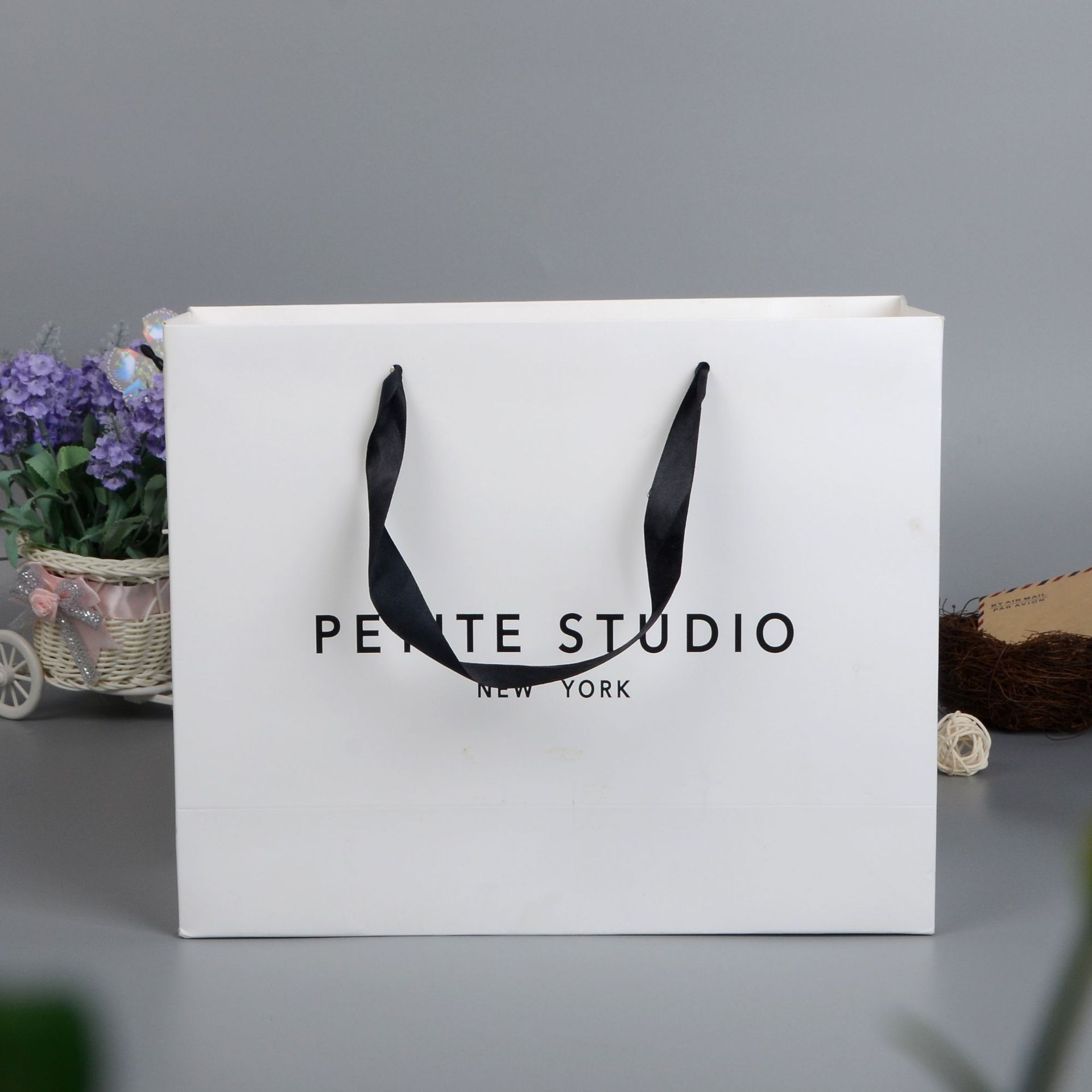 Custom Logo Luxury Gift Shopping Paper Bag with Handle