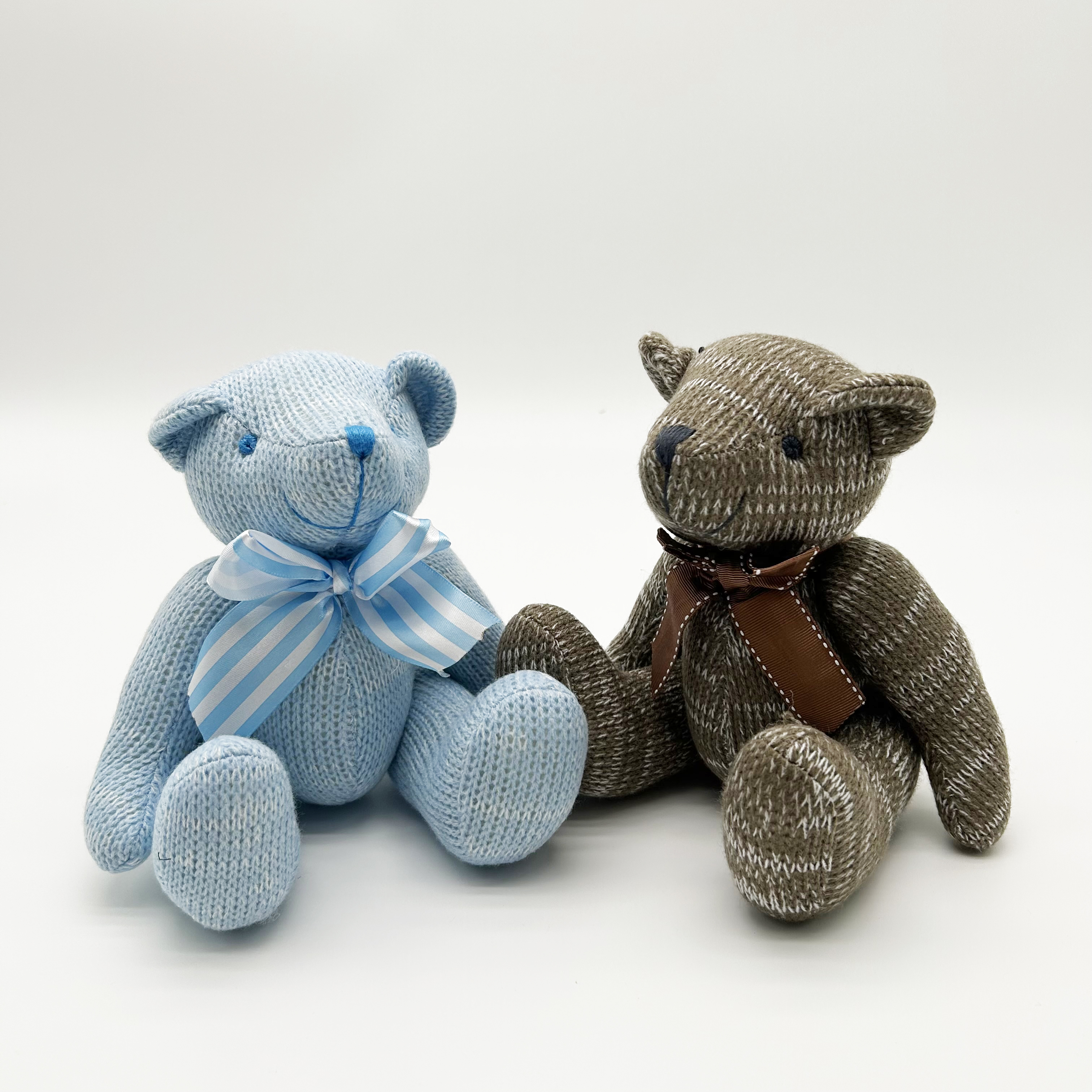 Two-Color Knit Joint Bear Toy