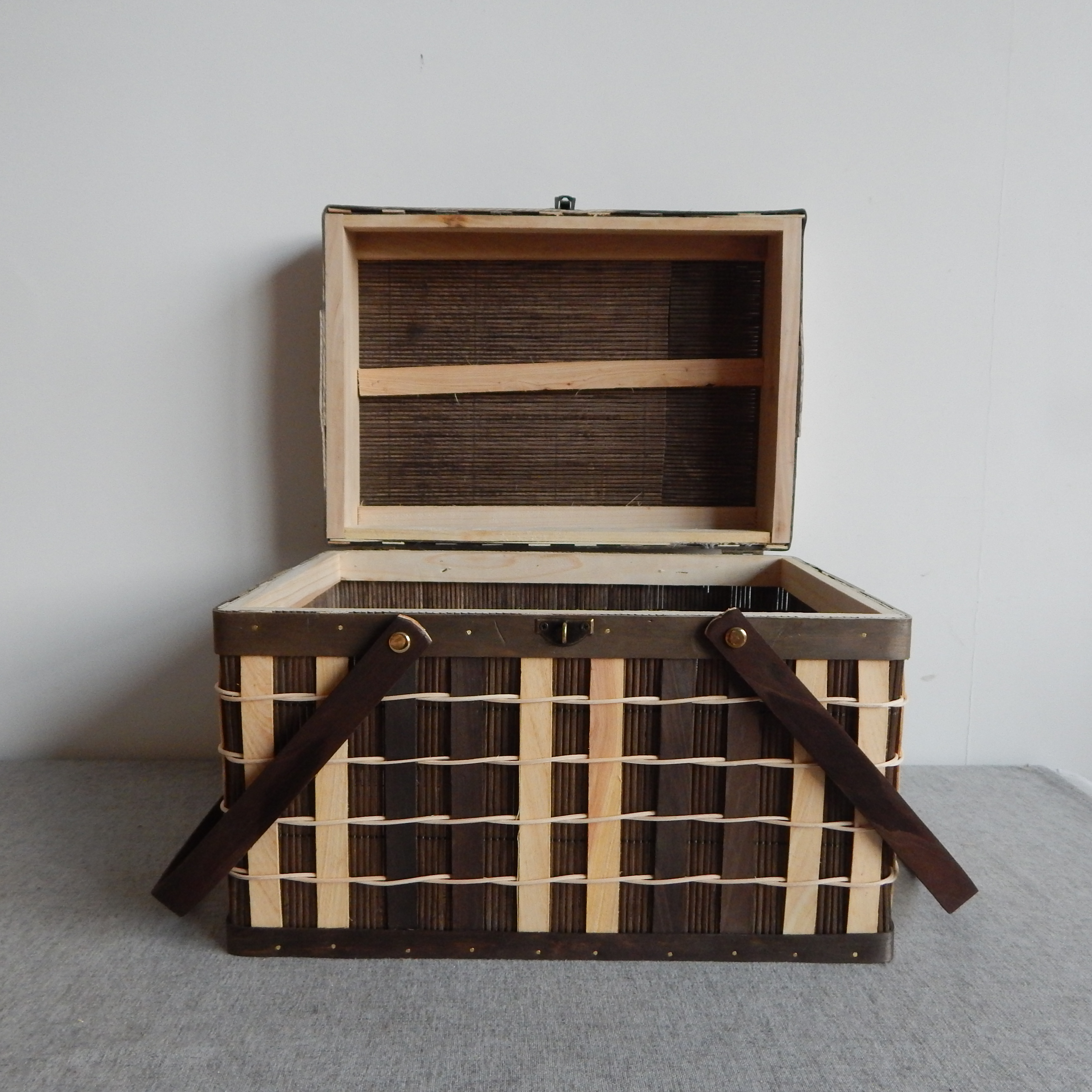 Woodchip Picnic Basket