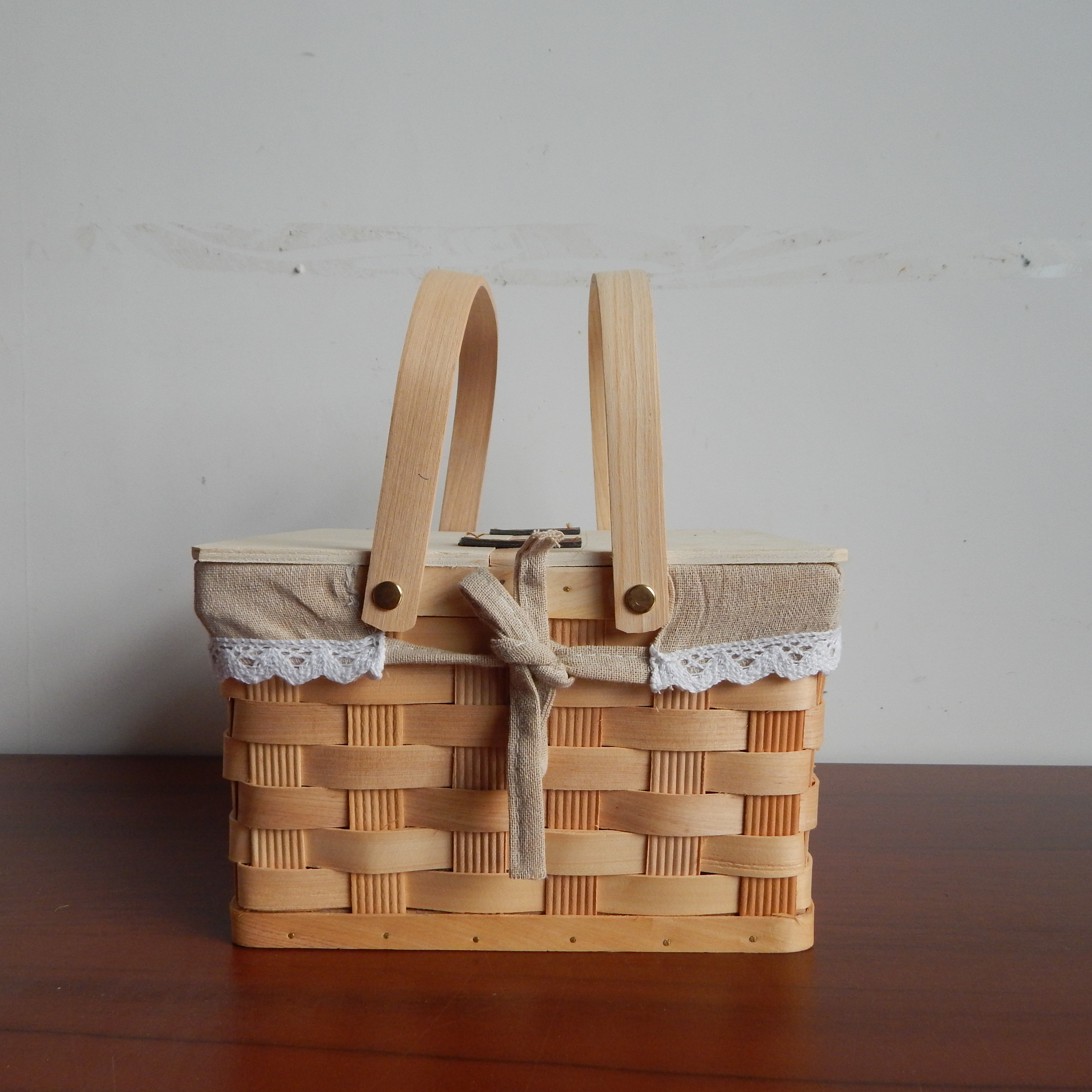 Woodchip Picnic Basket