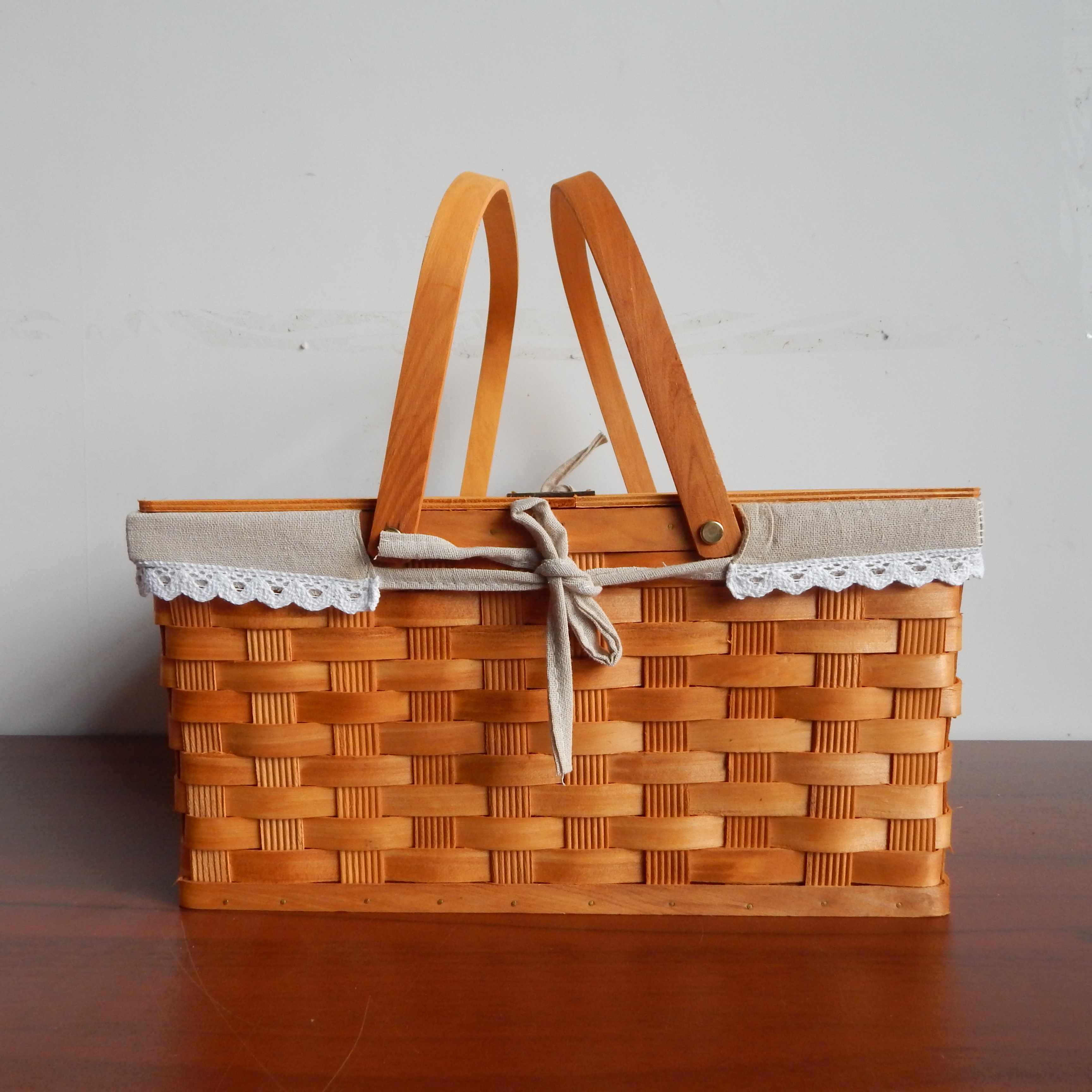 Woodchip Picnic Basket