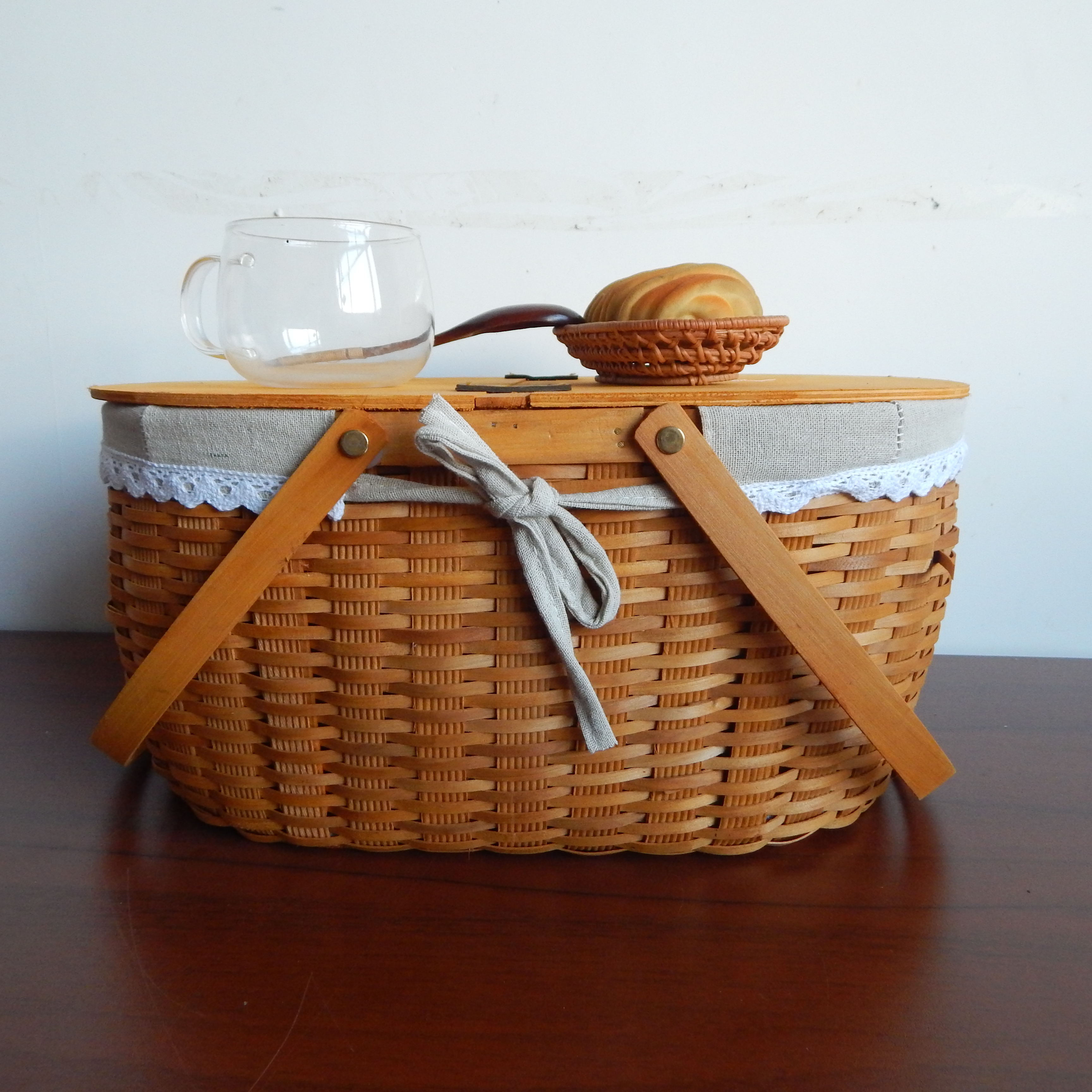Woodchip Picnic Basket