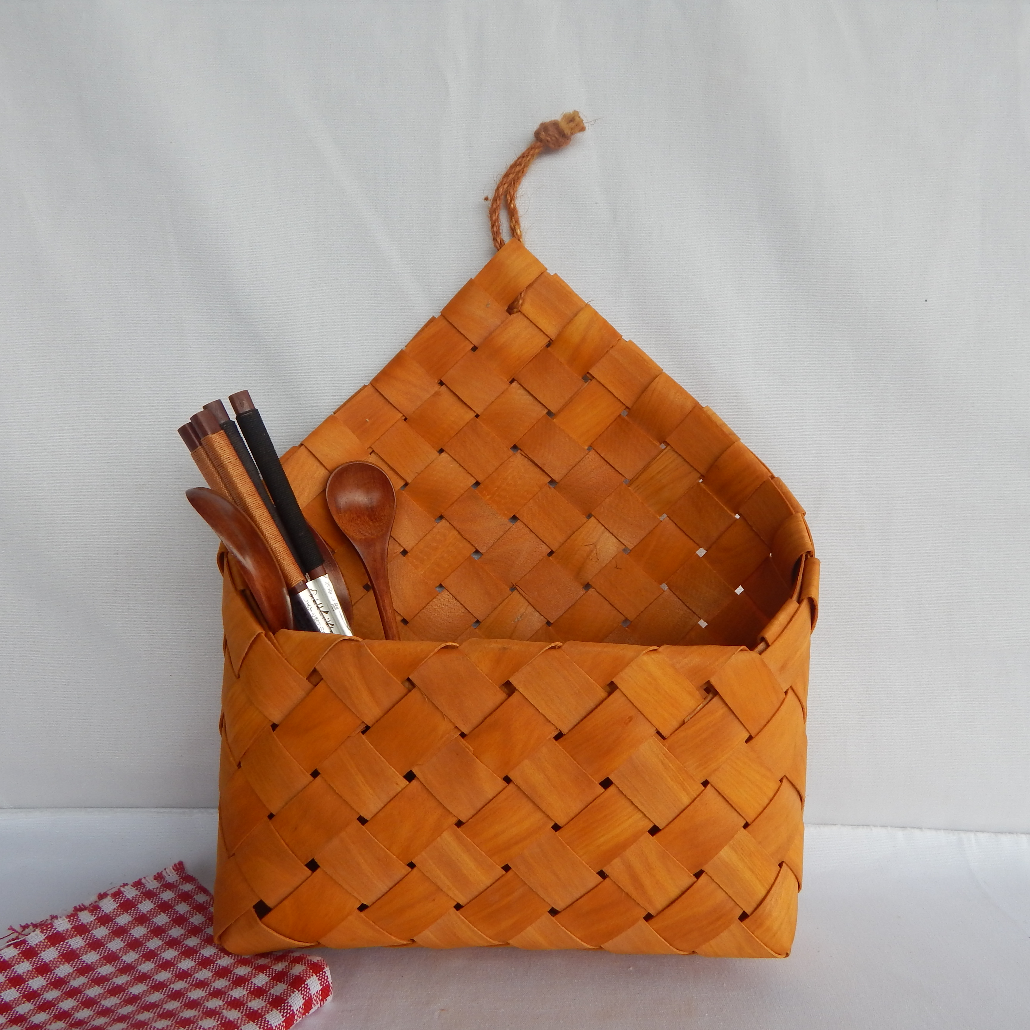 Woodchip Wall Hanging Basket