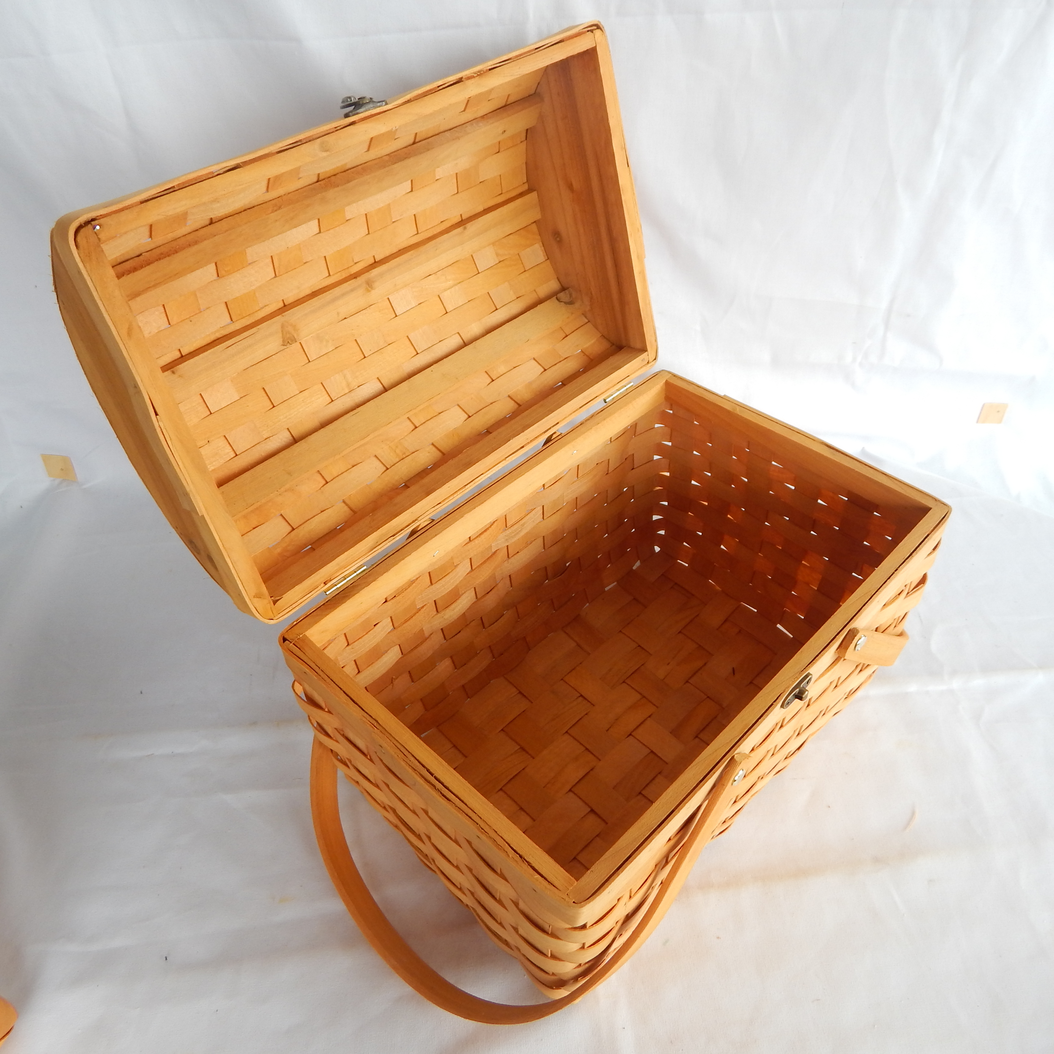 Woodchip Picnic Basket