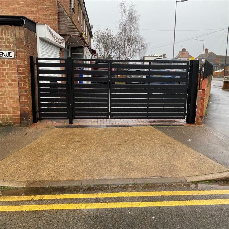 DIY Privacy Metal Fence Panels Customized Outdoor Gate