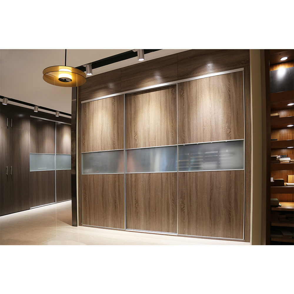 Customized Modern Wardrobe with Melamine Tempered Glass