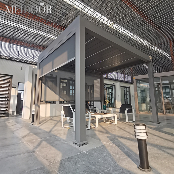 Aluminum Frame Sunroom with Glass Panels