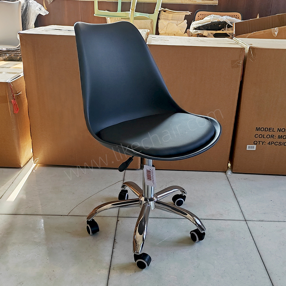 Plastic Dining Chair for Indoor and Outdoor Use
