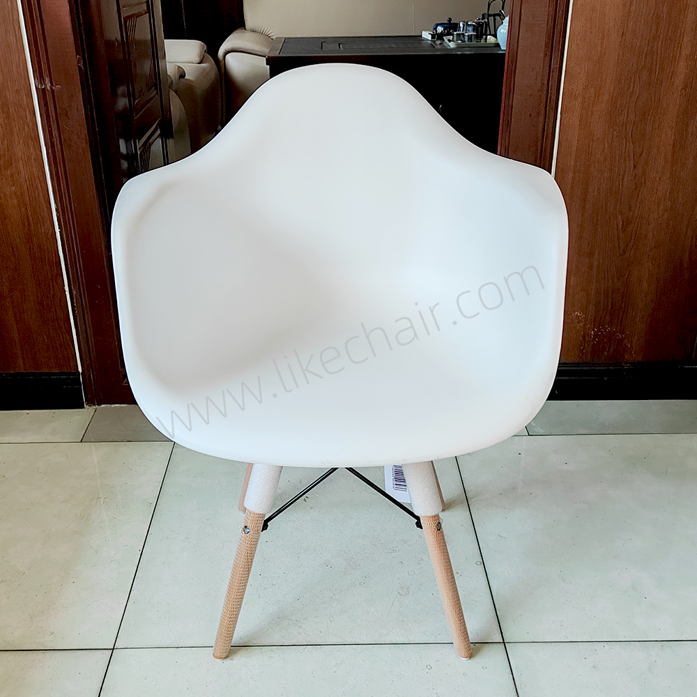 Plastic Dining Chair for Indoor and Outdoor Use