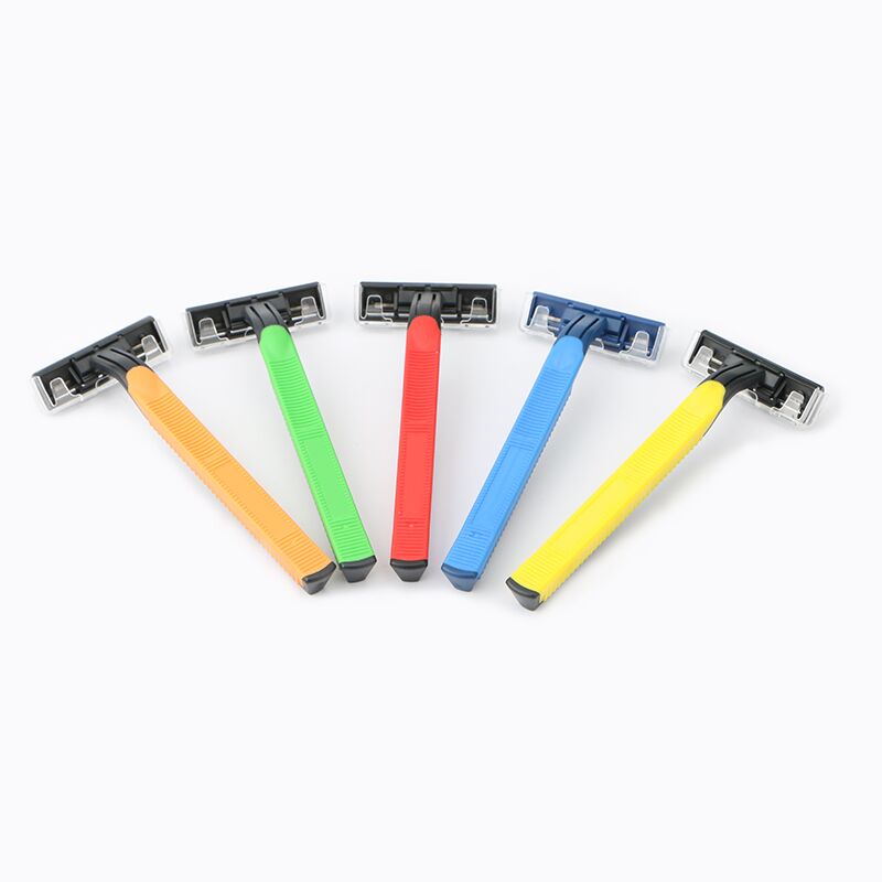 Disposable twin blade razor