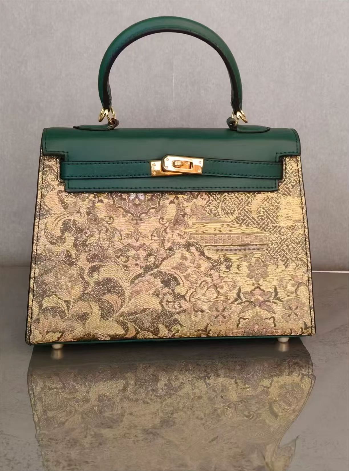 JINGMEIGE Chinese Style Embroidered Handbag with Retro Patterns and Metal Clasp