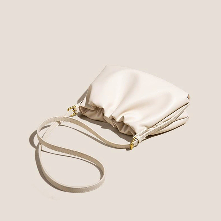 Women's Lightweight Luxury Cloud Fashion Single Shoulder Waterproof Leather Bag