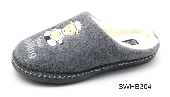 Indoor plush flat slippers