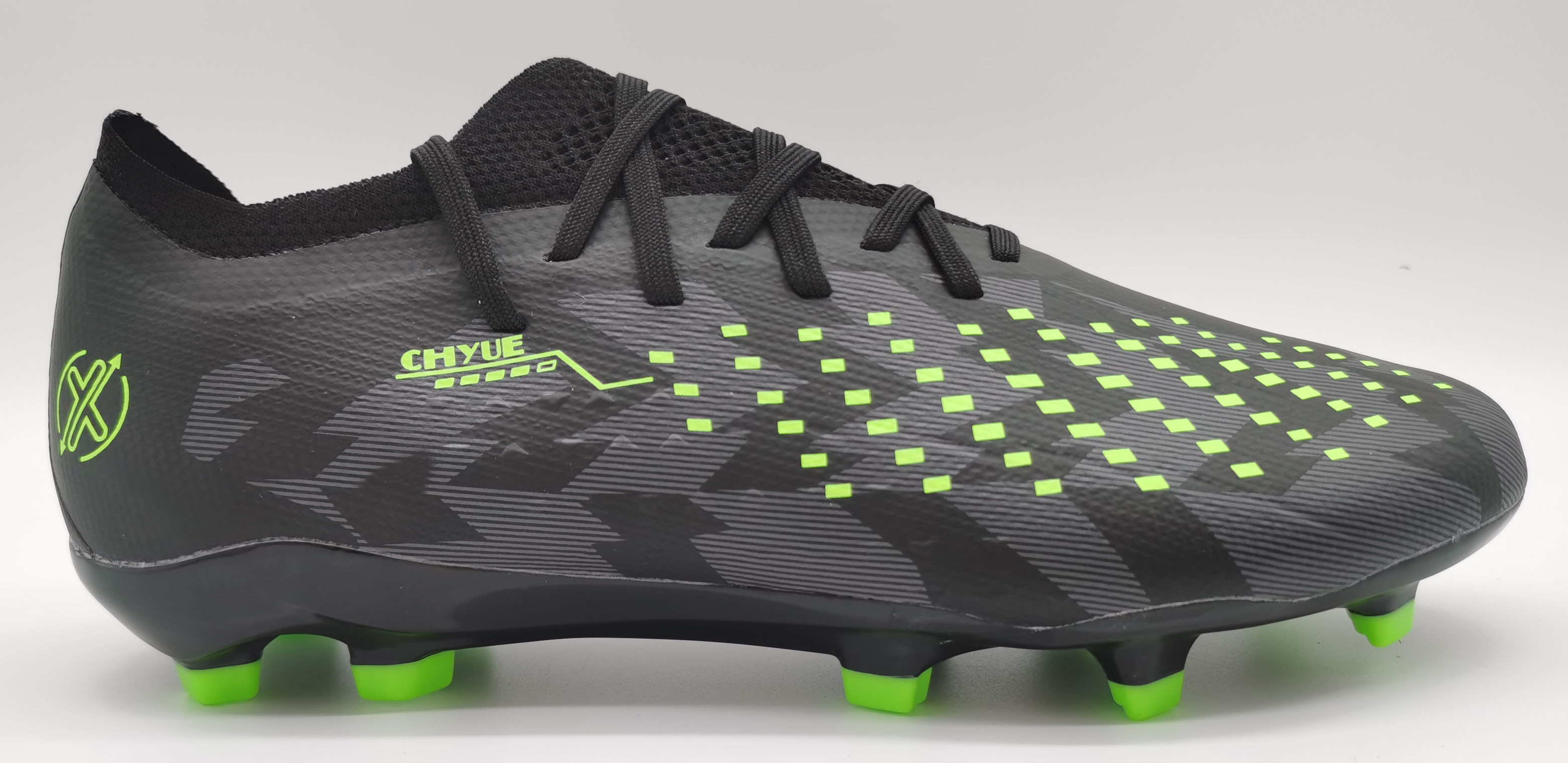 Soccer shoes