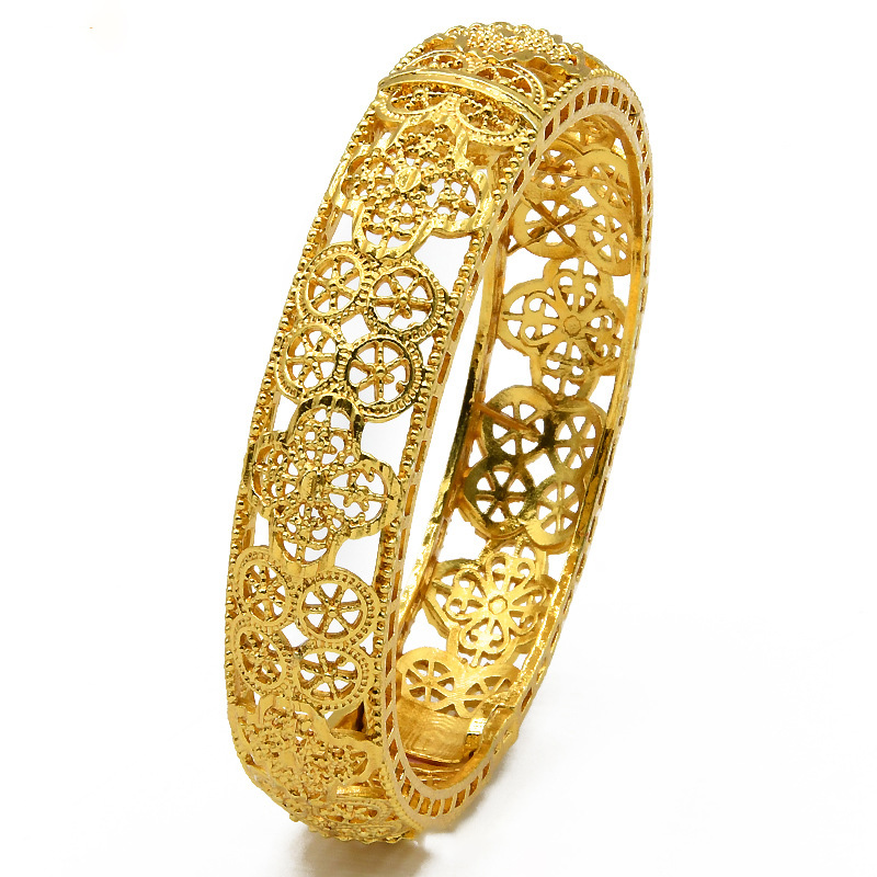Gold Plated Sand Gold Hollow Bracelet with Retro Buckle and Car Flower Design