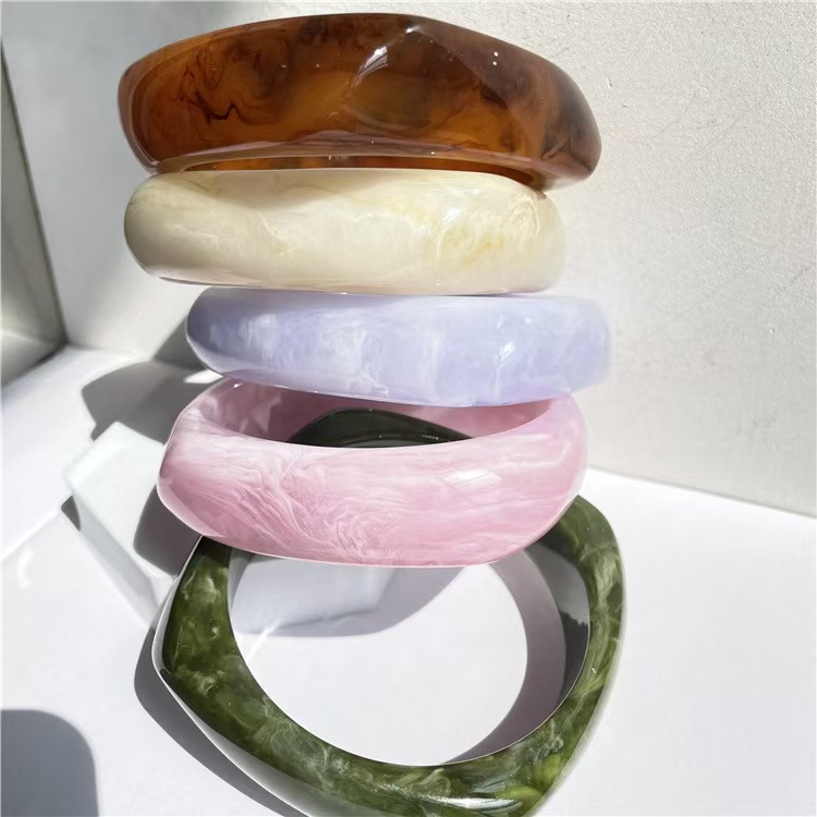 Fashionable Marble Patterned Acrylic Irregular Square and Circular Bracelet