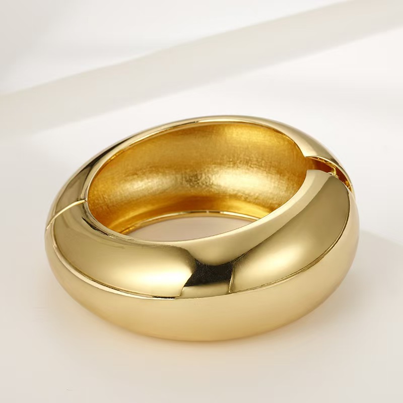 European and American Fashion Exaggerated Asymmetrical Gold Bracelet