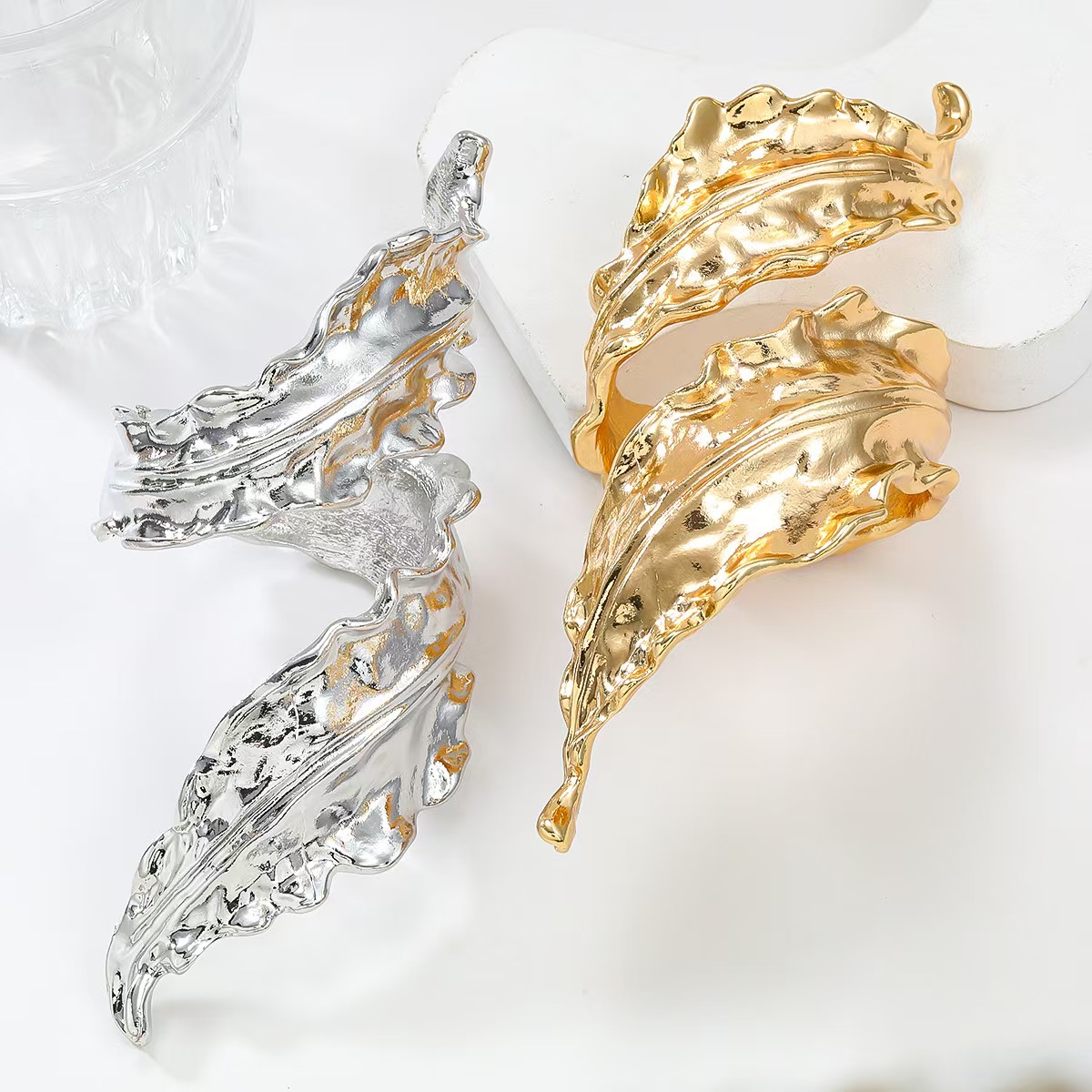 Spring New European and American Hip Hop Leaf Shaped Alloy Bracelet