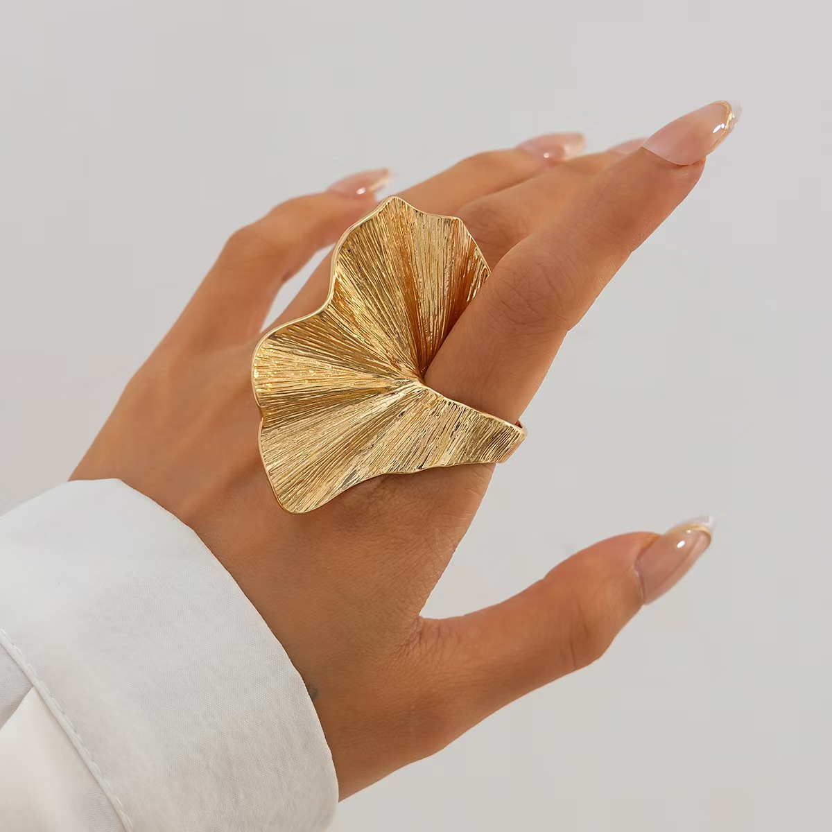 European and American Irregular Folded Metal Ginkgo Leaf Ring