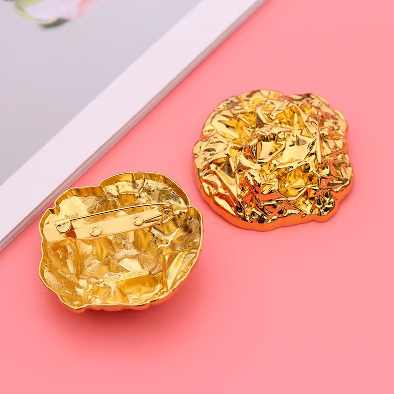 European and American Retro Wrinkled Surface Brooch