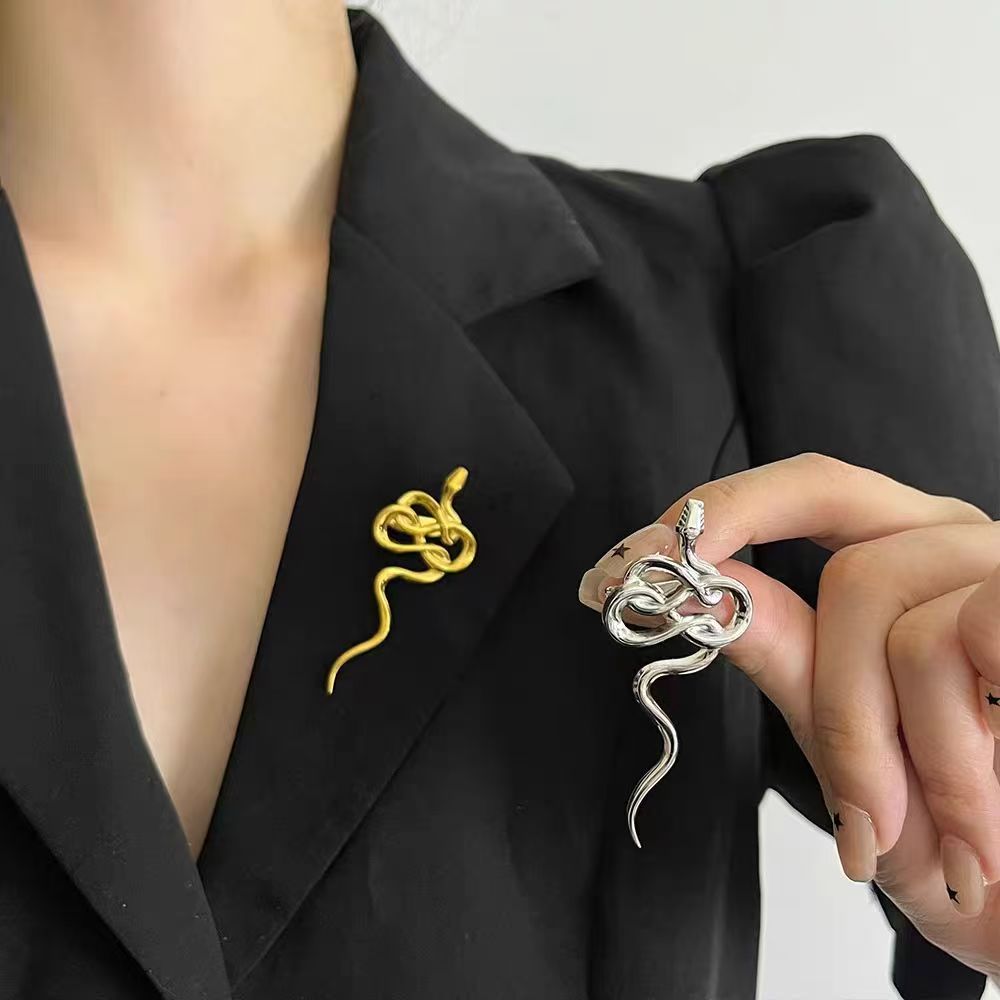 European and American style snake-shaped winding brooch
