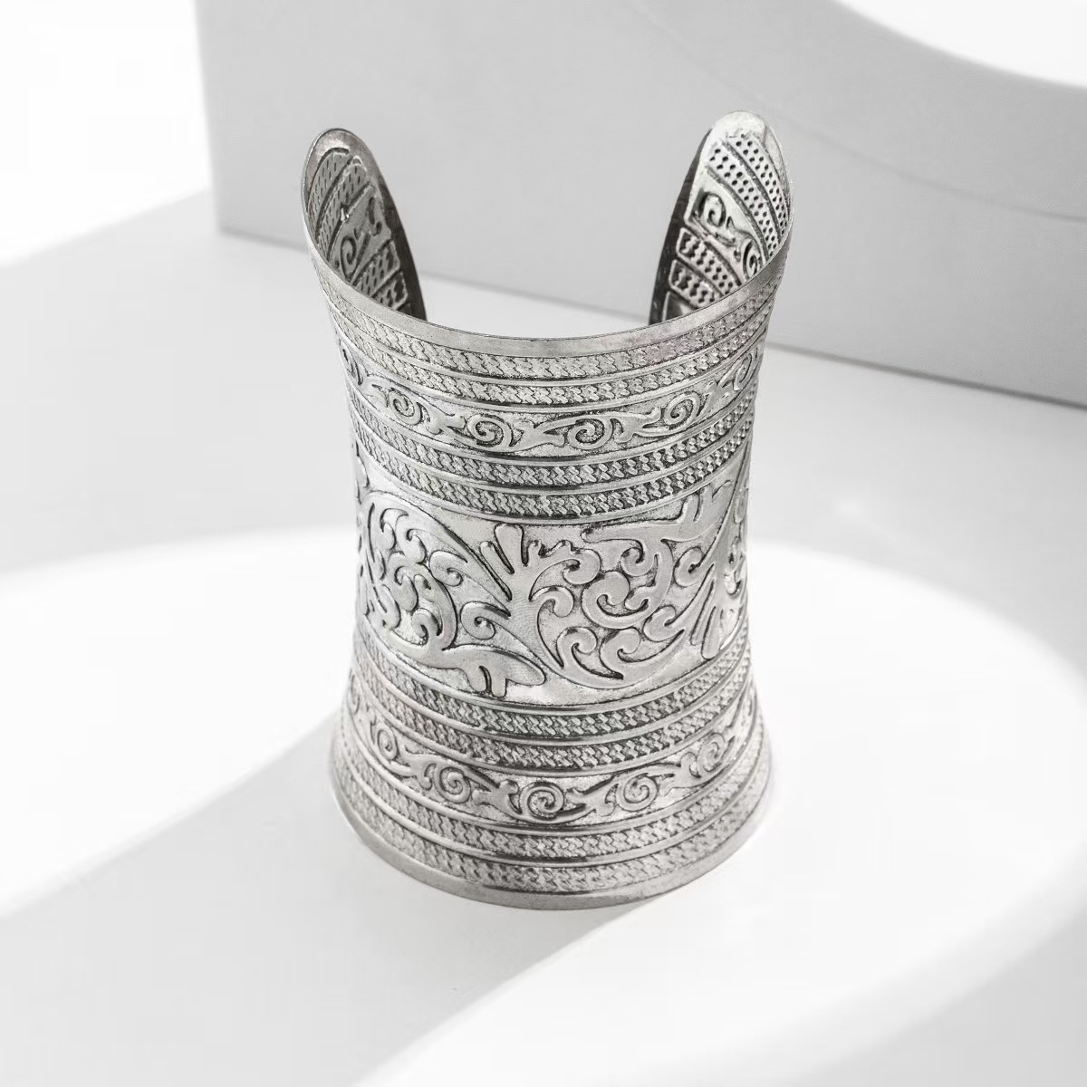 European and American Metal Carved Pattern Wide Open Bracelet