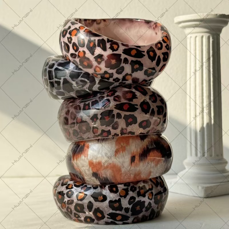 European and American Resin Oval Leopard Print Geometric Halo Bracelet
