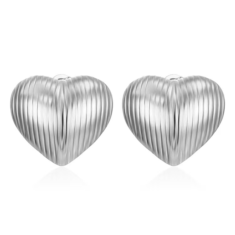 European and American High-End Fashion Heart Earrings