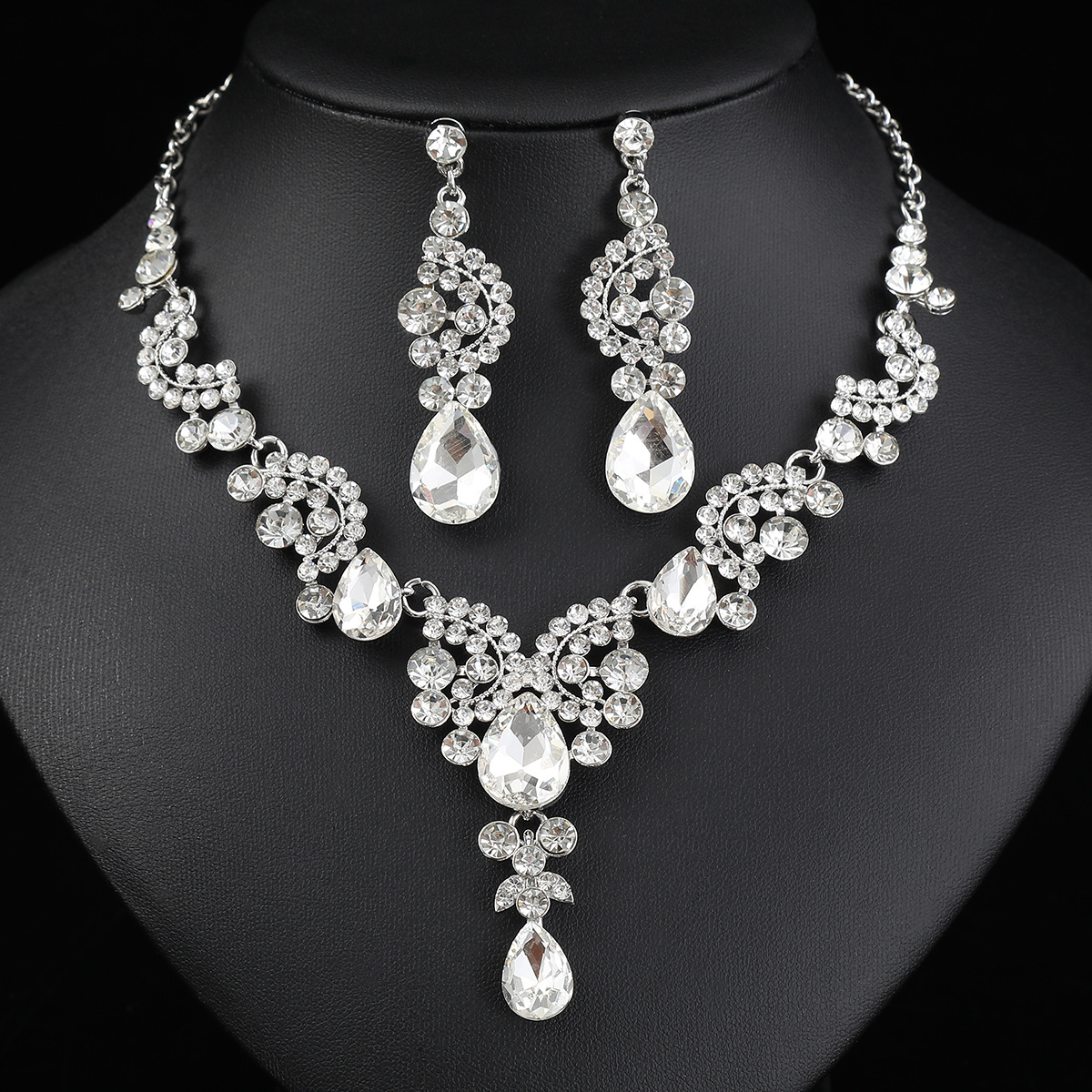 3-Piece Gold Jewelry Set for Women