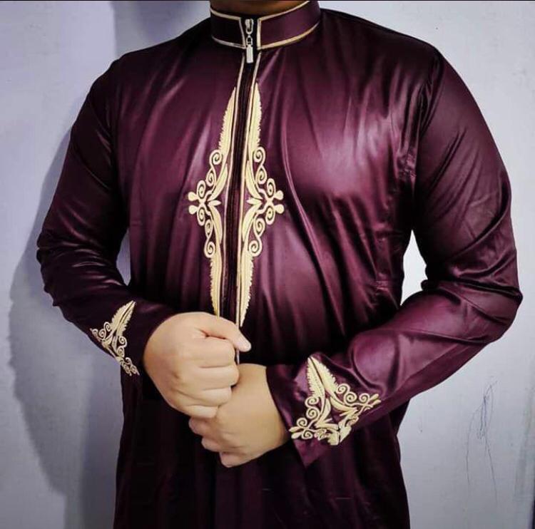 Qatar style men's Muslim Arabian thobe with embroidery