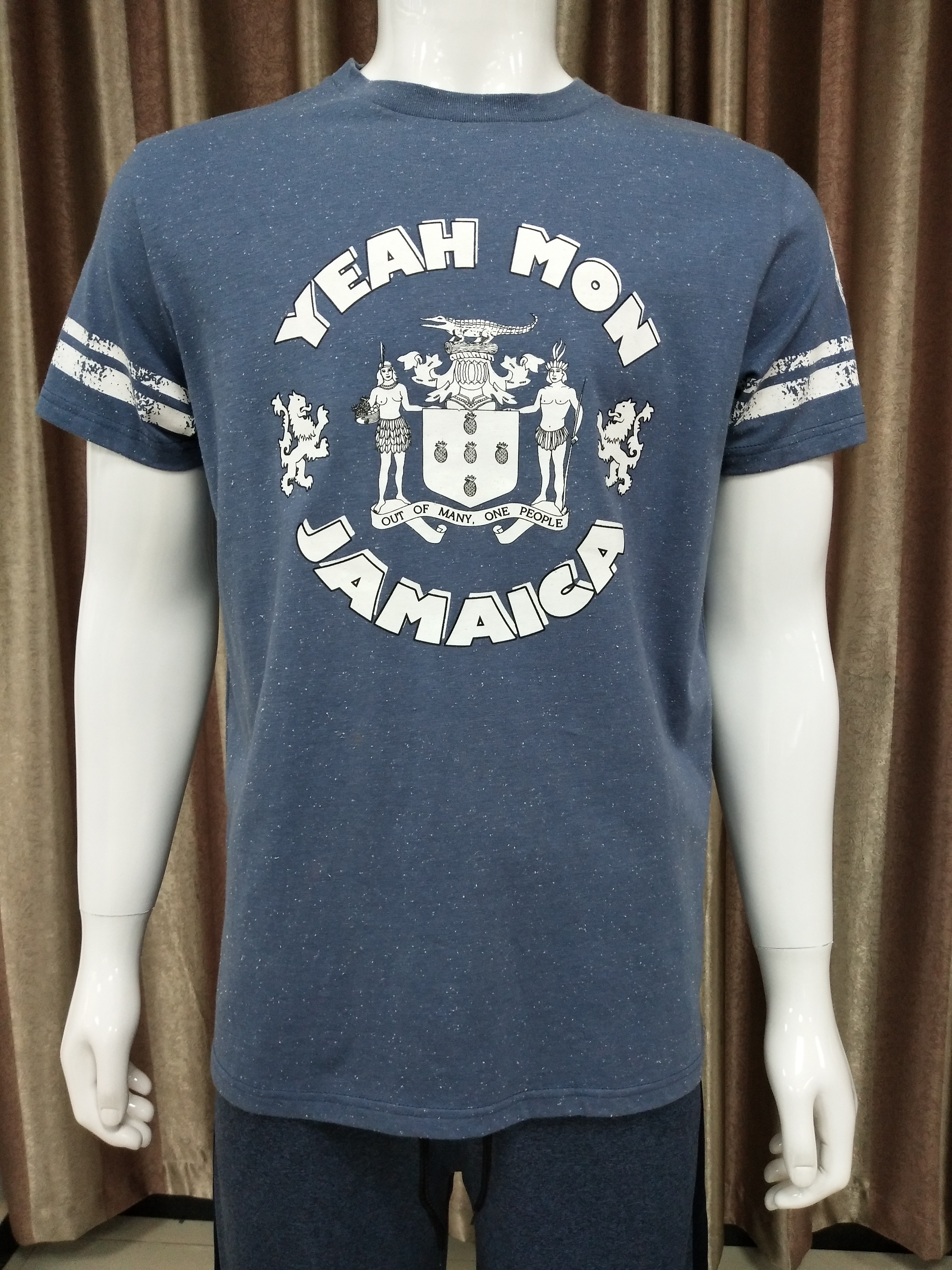 150gsm CVC Snowflake Rubber Print T-Shirt