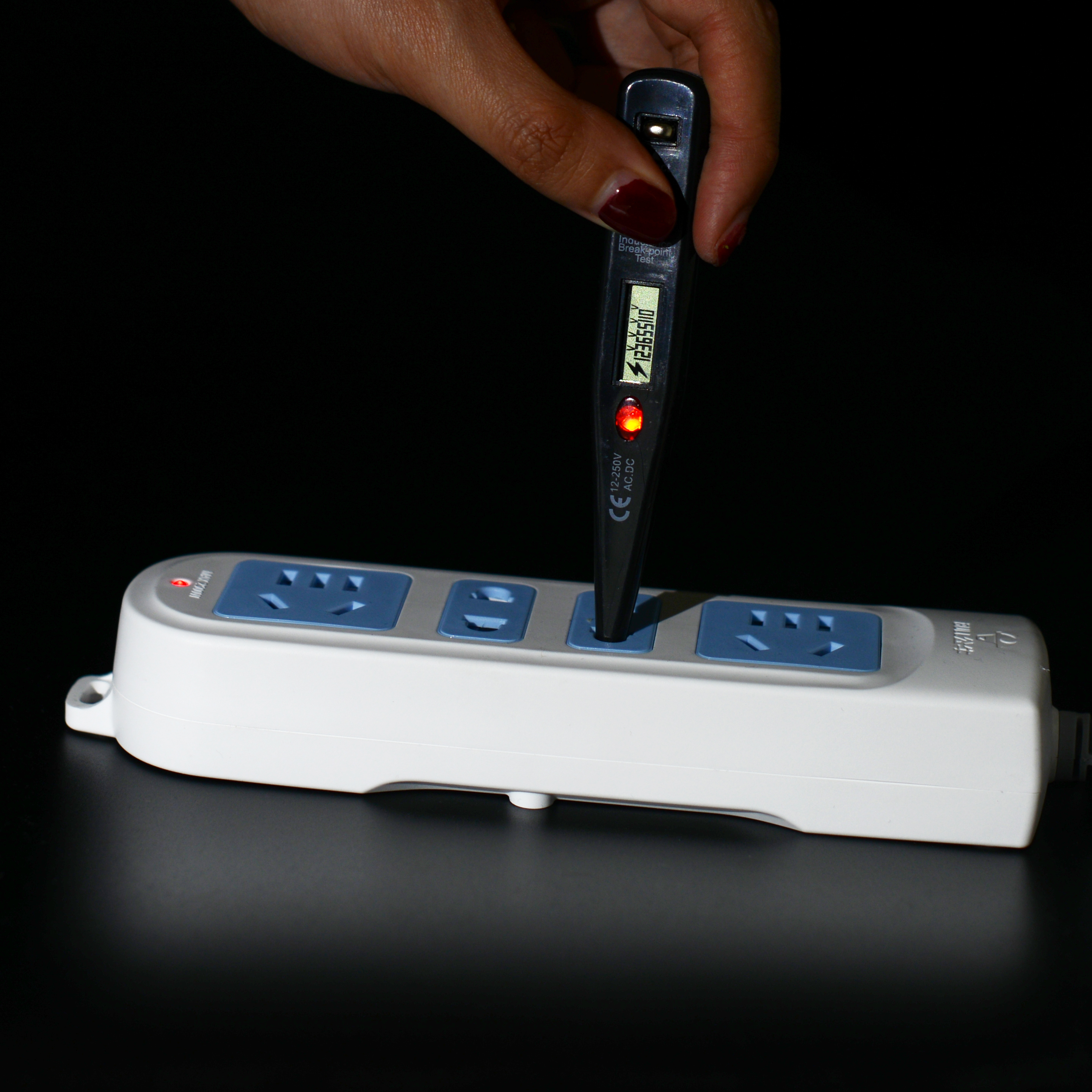 Multifunction Voltage Tester with Digital Display and Inductance