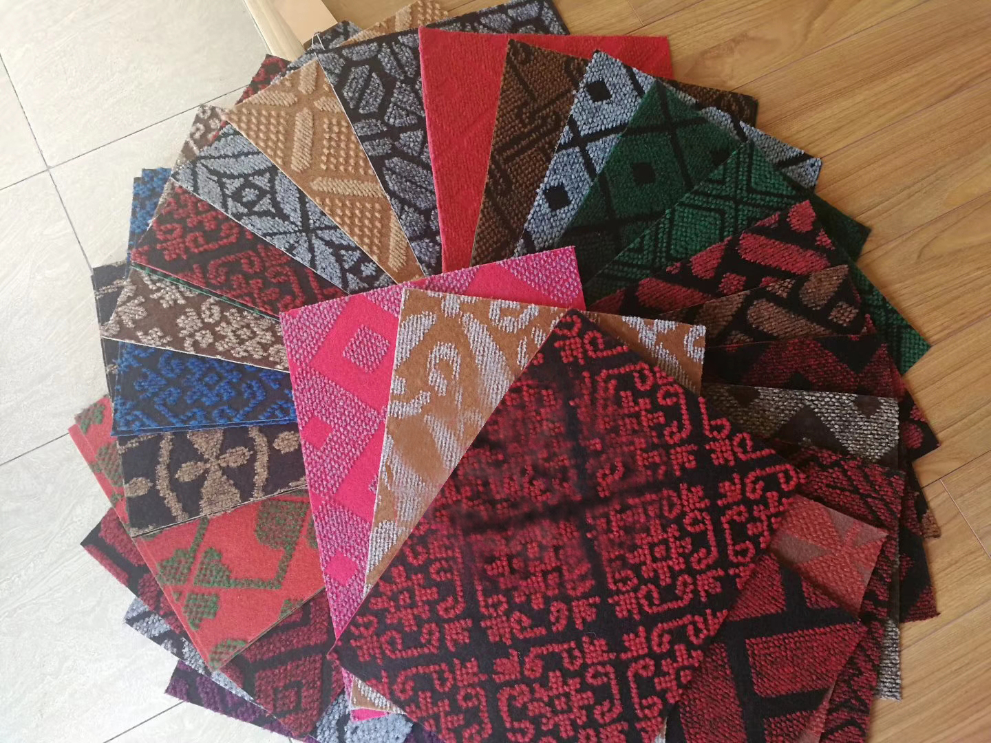 Non-woven exhibition carpet