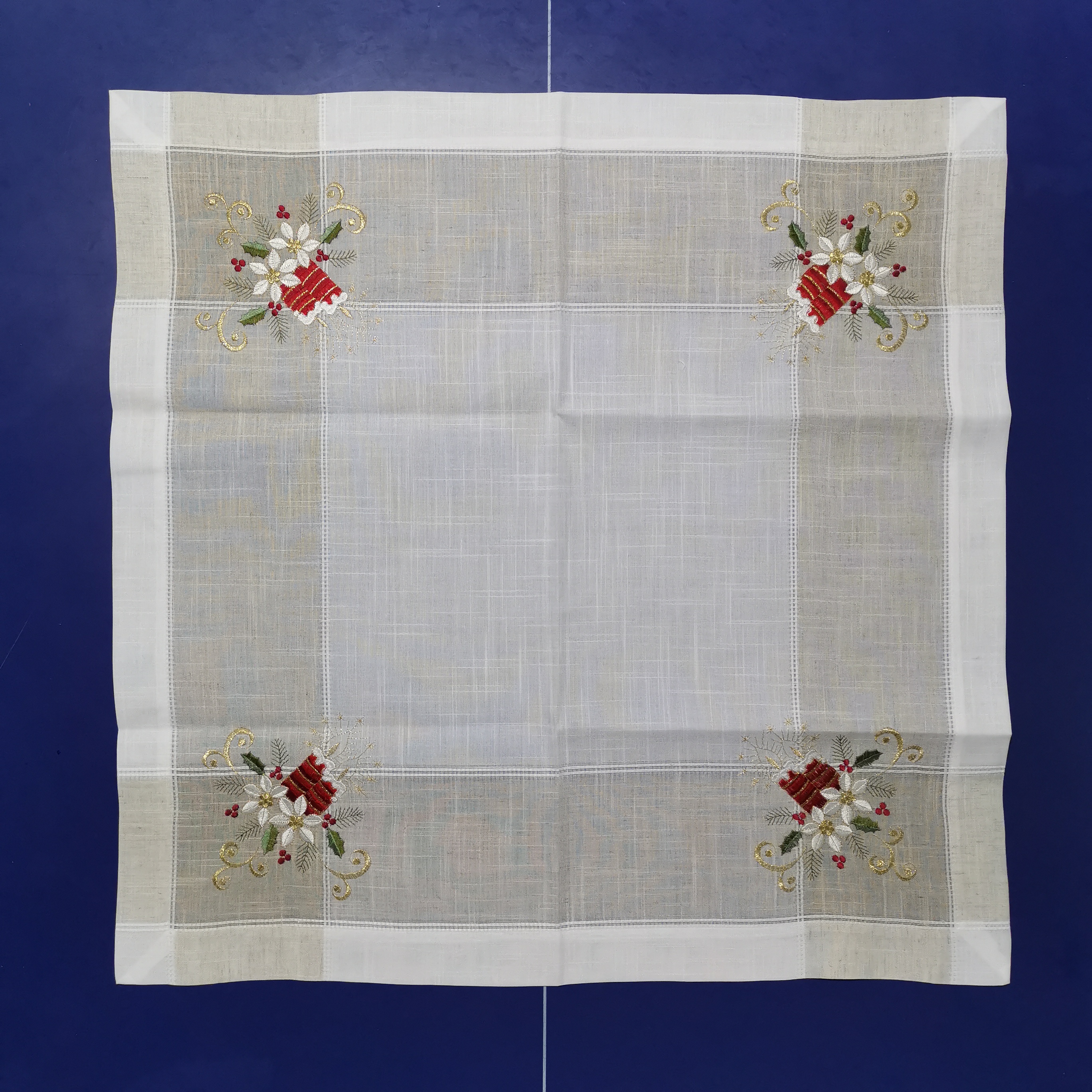 100% Polyester Slub Fabric Tablecloth with Drawnwork and Embroidery