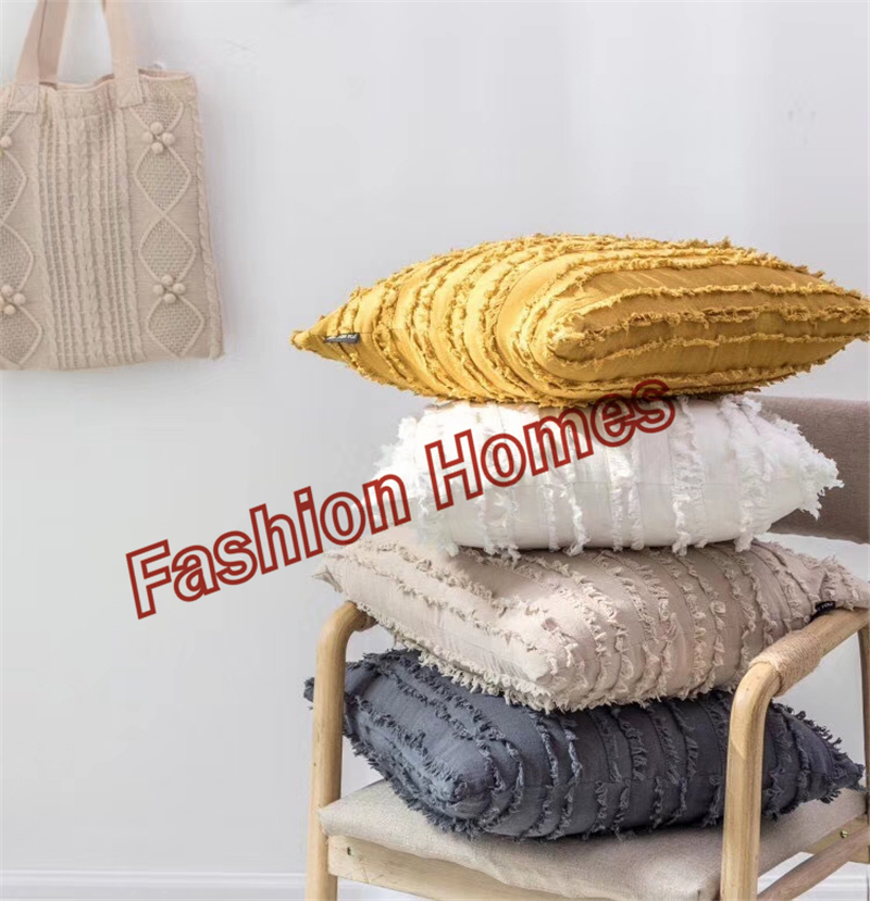 100% Cotton Pillowcases with Large Pompons
