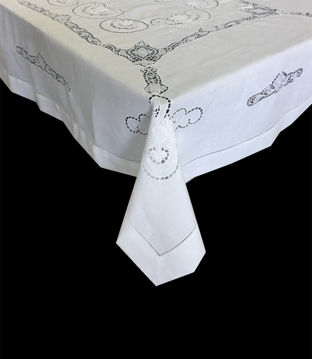 Linen-look tablecloth with cutwork and lace