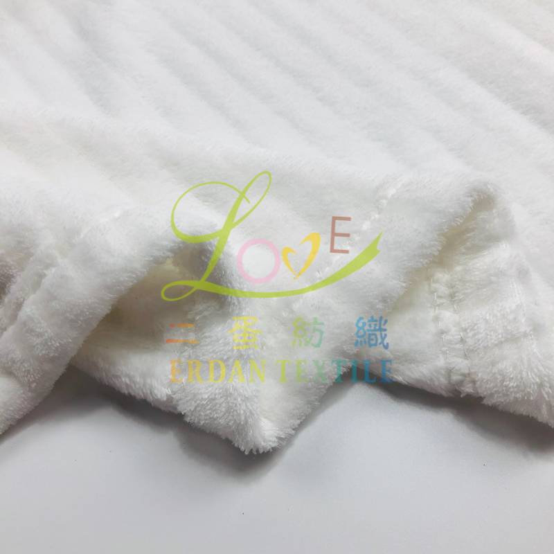 100% Polyester Solid Coral Fleece Blanket with Metallic Silver Yarn