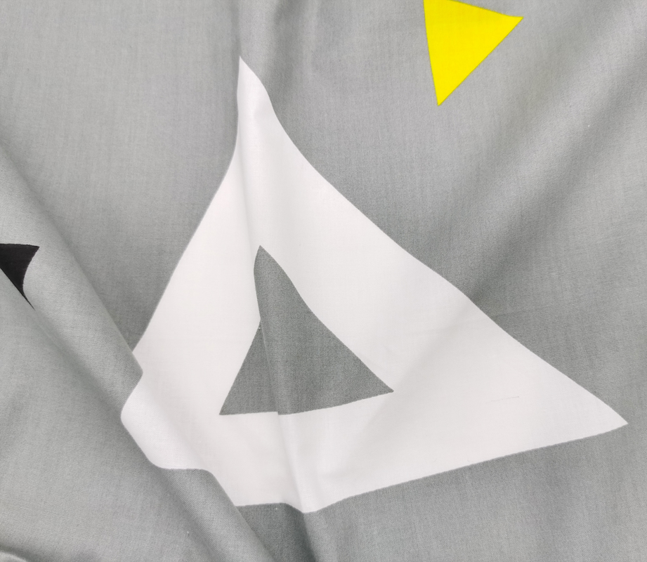 150TC 100% Cotton Triangle Print Fabric for Duvet Cover