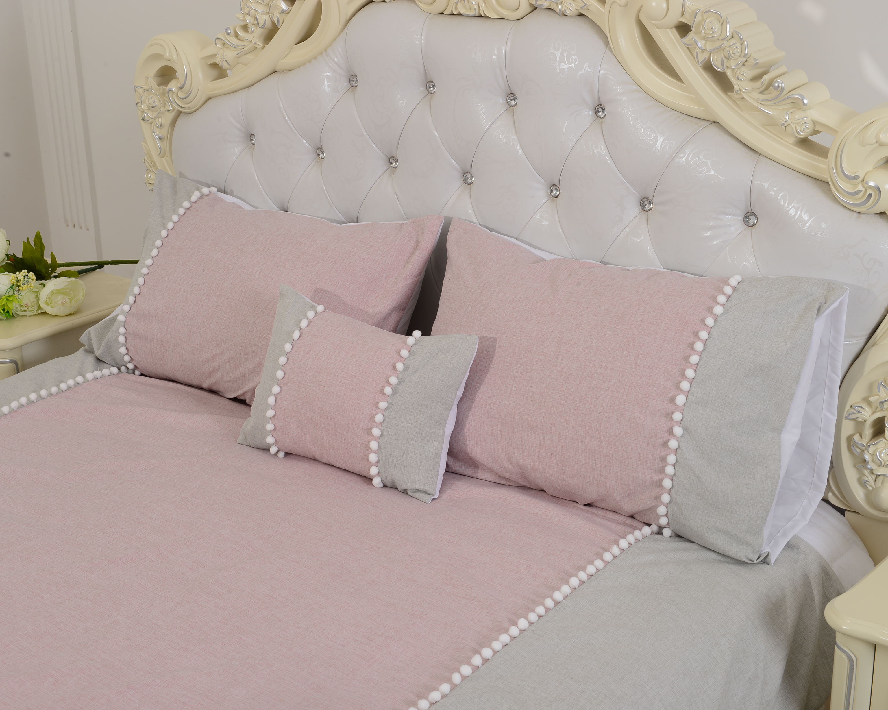 Yarn-dye duvet cover set with pompom