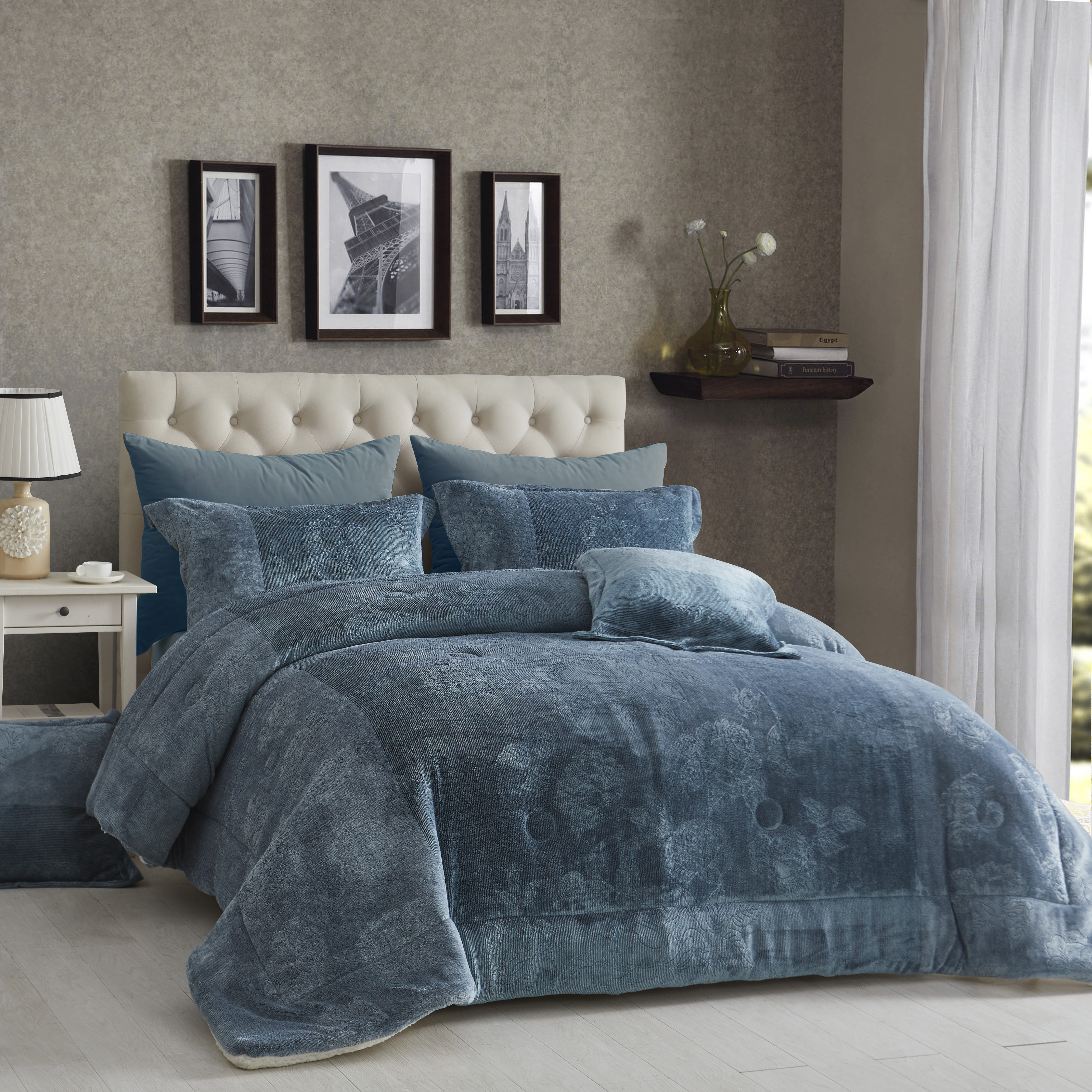 100% Polyester Embossed Flannel Comforter Set