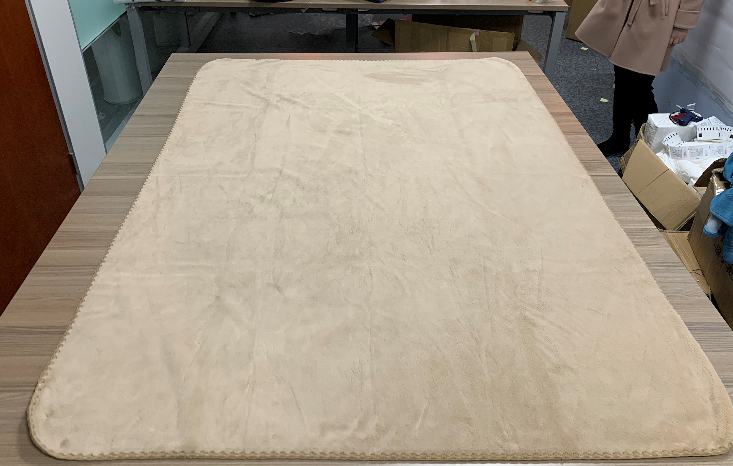 350gsm Velisse Plush Fabric with Scallop Stitch