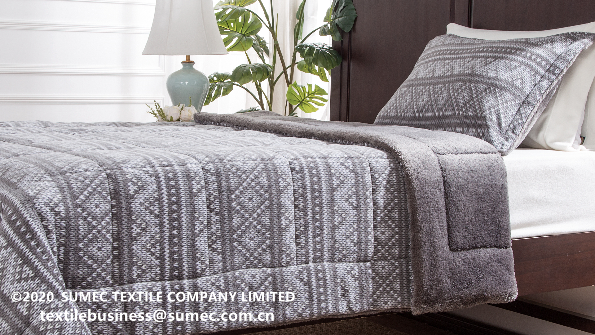 Printed Microfleece and Sherpa Comforter